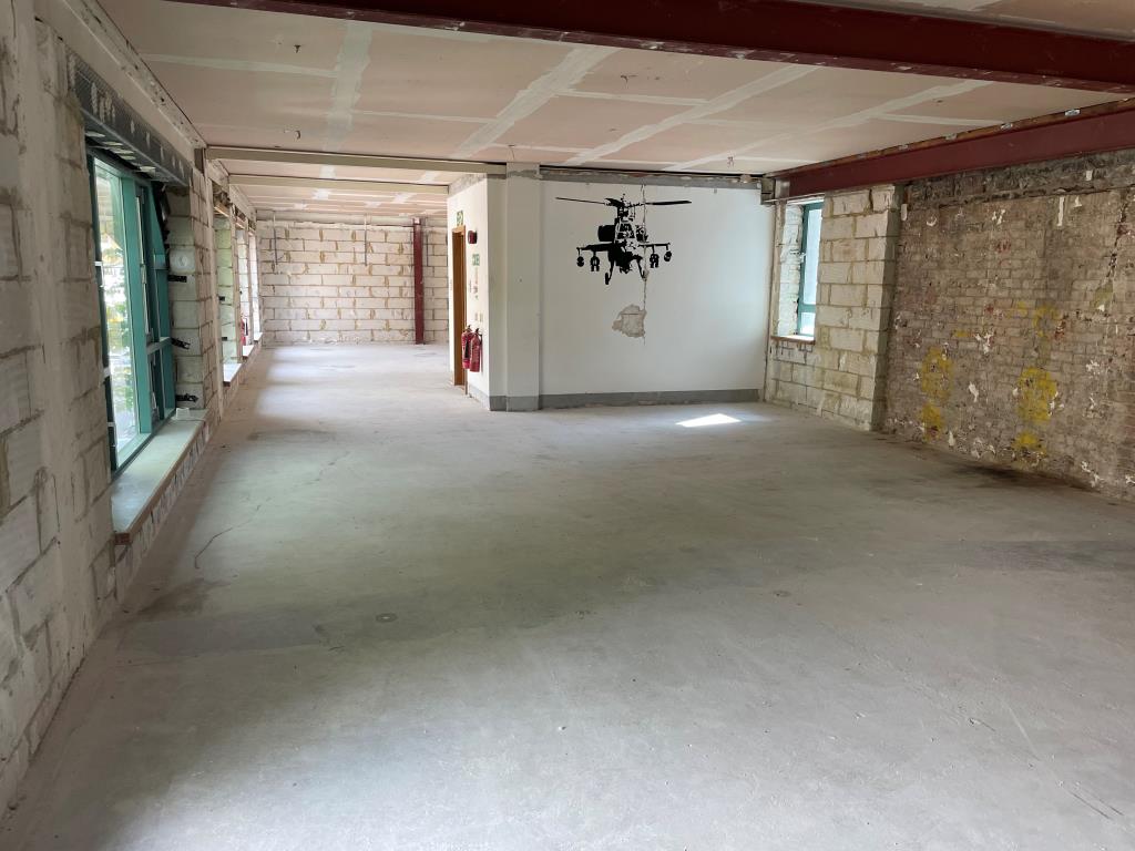 Lot: 72 - COMMERCIAL INVESTMENT WITH RESIDENTIAL CONSENT OF UPPER PARTS - open plan area showing whole of first floor